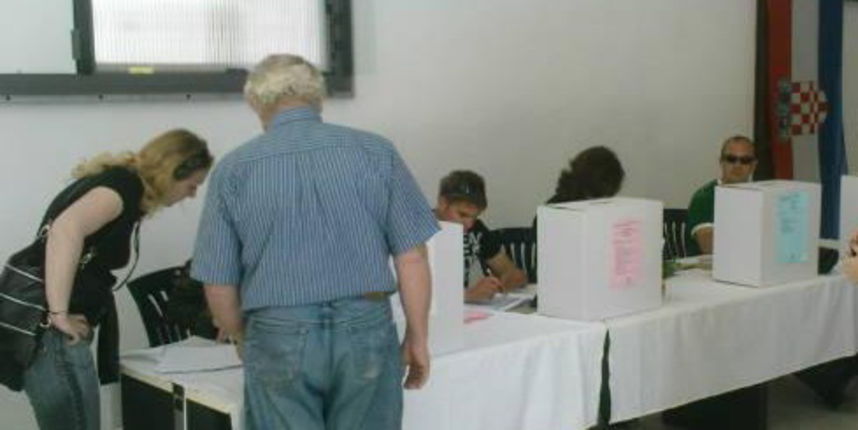 Izbori Pag – biralište (Foto: Josip Portada) Izbori Pag – biralište (Foto: Josip Portada)