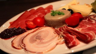 Restoran bar Atrij: Finger Food & Wine Selection, Foto: Iva Perinčić Restoran bar Atrij: Finger Food & Wine Selection, Foto: Iva Perinčić