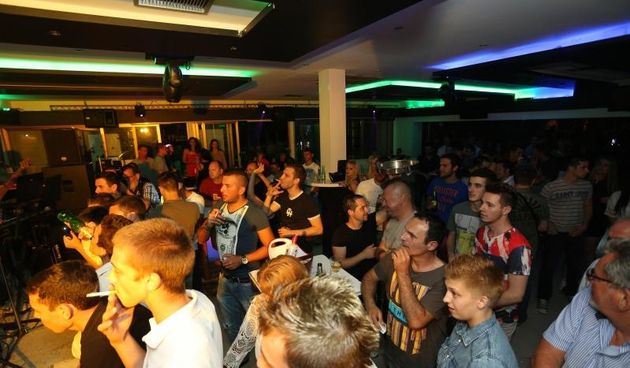 Zadar – Nives Celzijus nastupila je sa svojim pratecim bendom u Hitch baru. Photo: Filip Brala/PIXSELL