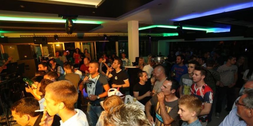 Zadar – Nives Celzijus nastupila je sa svojim pratecim bendom u Hitch baru. Photo: Filip Brala/PIXSELL