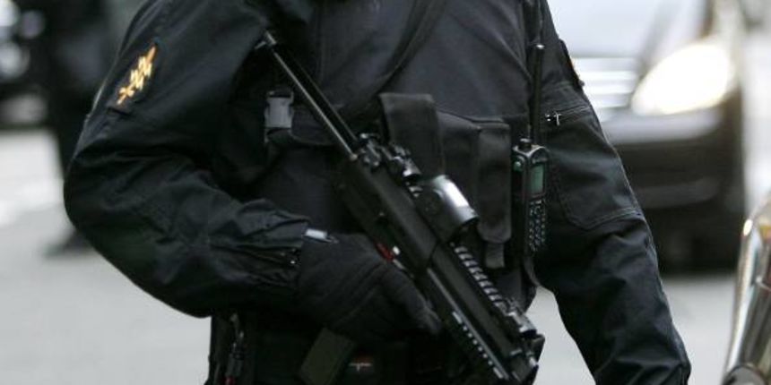 Duge cijevi, specijalna policija, foto: danas.net.hr Duge cijevi, specijalna policija, foto: danas.net.hr