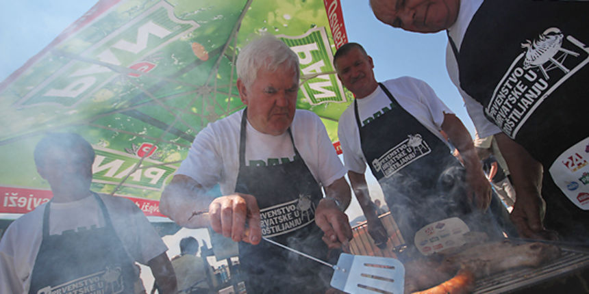 Prvenstvo u roštiljanju na zadarskoj Rivi (foto:Saša Čuka) Prvenstvo u roštiljanju na zadarskoj Rivi (foto:Saša Čuka)