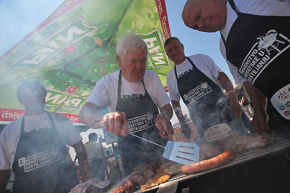Prvenstvo u roštiljanju na zadarskoj Rivi (foto:Saša Čuka) Prvenstvo u roštiljanju na zadarskoj Rivi (foto:Saša Čuka)
