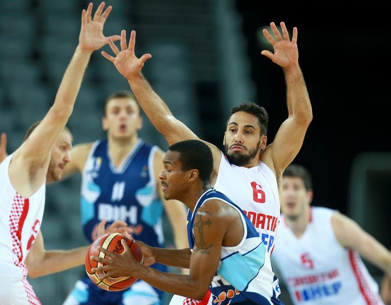 Arena Zagreb, Zagreb – Pripremni turnir za EuroBasket 2015., Hrvatska – BiH. Photo: Igor Kralj i Marko Lukunic/PIXSELL Arena Zagreb, Zagreb – Pripremni turnir za EuroBasket 2015., Hrvatska – BiH. Photo: Igor Kralj i Marko Lukunic/PIXSELL