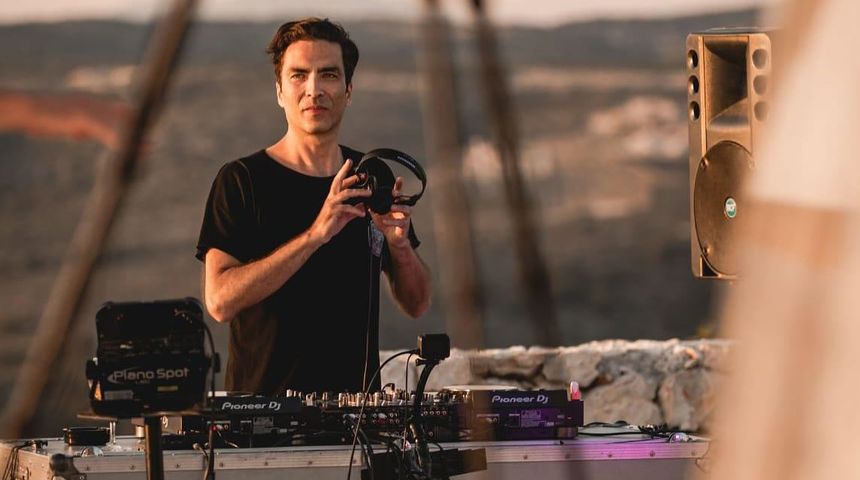 Petar Dundov, DJ, Svarog bar Petar Dundov, DJ, Svarog bar