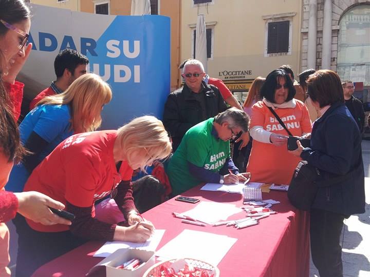 SDP priklpljanje potpisa potpore za lokalne izbore u Zadru SDP priklpljanje potpisa potpore za lokalne izbore u Zadru