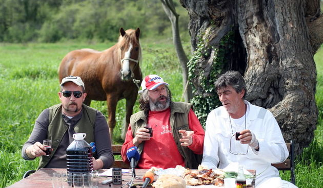 Zadar, 150413.
Bokanjac. 
Nositelj liste Konji i kandidat za gradonacelnika grada Zadra Enio Mestrovic odrzao je jos jednu u nizu konferenciju za novinare. Ovaj put gradjanima se predstavio zajedno sa dvoje svojih kandidata za dogradonacelnika u polju iza