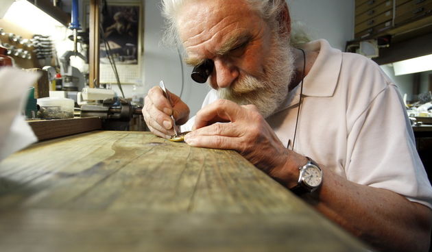 Zadar, 070611.  
Davor Hofman, poznati zadarski urar, ovogodisnji je dobitnik najviseg obrtnickog priznanja Zlatne ruke.
Foto: Jure Miskovic / CROPIX