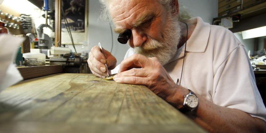 Zadar, 070611.
Davor Hofman, poznati zadarski urar, ovogodisnji je dobitnik najviseg obrtnickog priznanja Zlatne ruke.
Foto: Jure Miskovic / CROPIX Zadar, 070611.
Davor Hofman, poznati zadarski urar, ovogodisnji je dobitnik najviseg obrtnickog priznanja Zlatne ruke.
Foto: Jure Miskovic / CROPIX