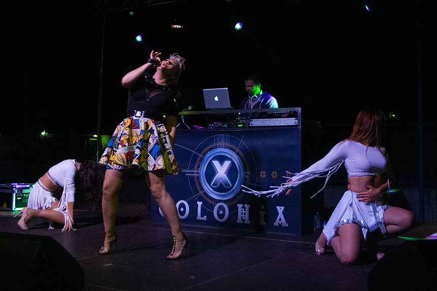 Mještani Bibinja sinoć su uživali u vrhunskom koncertu grupe Colonija na sportskom centru Crljenica Mještani Bibinja sinoć su uživali u vrhunskom koncertu grupe Colonija na sportskom centru Crljenica