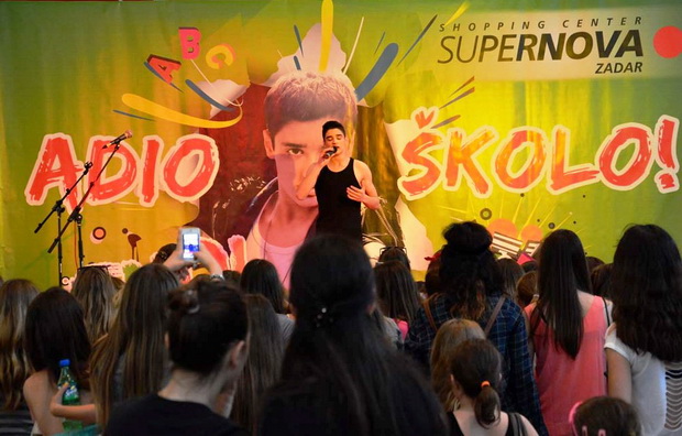 Supernova: Adio školo uz uručenje nagradnog automobila Audi A 1 i velike donacije u visini 50.000 kn HCK-u Supernova: Adio školo uz uručenje nagradnog automobila Audi A 1 i velike donacije u visini 50.000 kn HCK-u