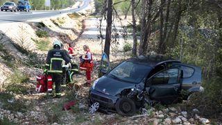 Dvoje ozlijeđenih u sudaru dva automobila na vodičkoj obilaznici, intervenirali i vatrogasci Dvoje ozlijeđenih u sudaru dva automobila na vodičkoj obilaznici, intervenirali i vatrogasci