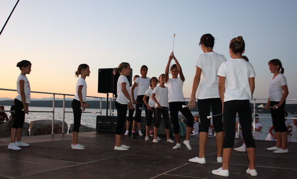 Vecer folklora: KUD Nevijana i ansambl Horenak u Nevidjenima Vecer folklora: KUD Nevijana i ansambl Horenak u Nevidjenima