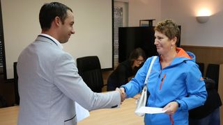 Vir: Dodjela materijalne pomoći roditeljima za nabavku udžbenika i školske opreme Vir: Dodjela materijalne pomoći roditeljima za nabavku udžbenika i školske opreme