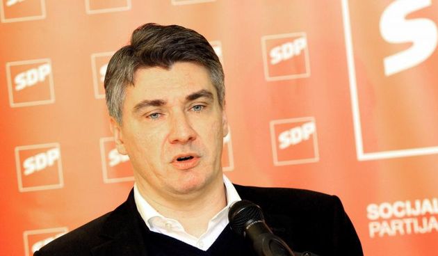 01.02.2014., Varazdin – Premijer Zoran Milanovic prisustvovao je godisnjoj zabavi varazdinskog SDP-a. Photo: Vjeran Zganec-Rogulja/PIXSELL