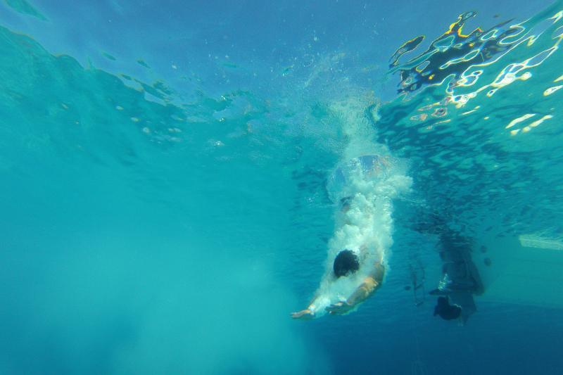 25.07.2013., Dugi otok, Sakarun – Uzduz i poprijeko Dugog otoka u zadarskom arhipelagu u ljetnim danima prepuno je turista, a najomiljenija plaza zasigurno je Sakarun, koja sa nalazi u uvali pokraj mjesta Veli Rat. Pjeskovita plaza sa tirkizno cistim mo