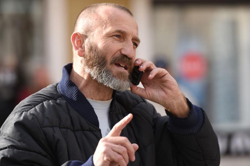 Drama na Narodnom trgu: Boksački trener prijetio da će se zapaliti Drama na Narodnom trgu: Boksački trener prijetio da će se zapaliti