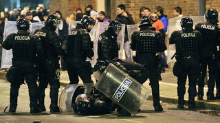 Maribor (Slovenija), 031212.
Prosvjed gradjana Maribora protiv trenutacnog gradonacelnika Franca Kanglera, osumnjicenog za umjesanost u korupciju. Prosvjed je zapoceo okupljanjem nekoliko tisuca ljudi na Trgu Slobode, a zatim se preselio ispred zgrade opc Maribor (Slovenija), 031212.
Prosvjed gradjana Maribora protiv trenutacnog gradonacelnika Franca Kanglera, osumnjicenog za umjesanost u korupciju. Prosvjed je zapoceo okupljanjem nekoliko tisuca ljudi na Trgu Slobode, a zatim se preselio ispred zgrade opc