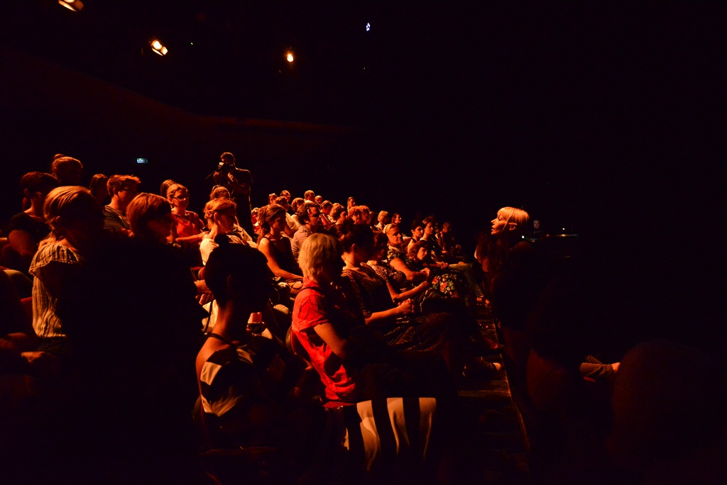 “Ana i Ona” naziv je predstave čijom je premijerom sinoć u zadarskom Kazalištu lutaka započela umjetnička revija pod nazivom “Nosi se Teatro Verrdi”.