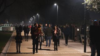 Građani na ulicama Zadra poštujući mjere dočekali 2021. godinu