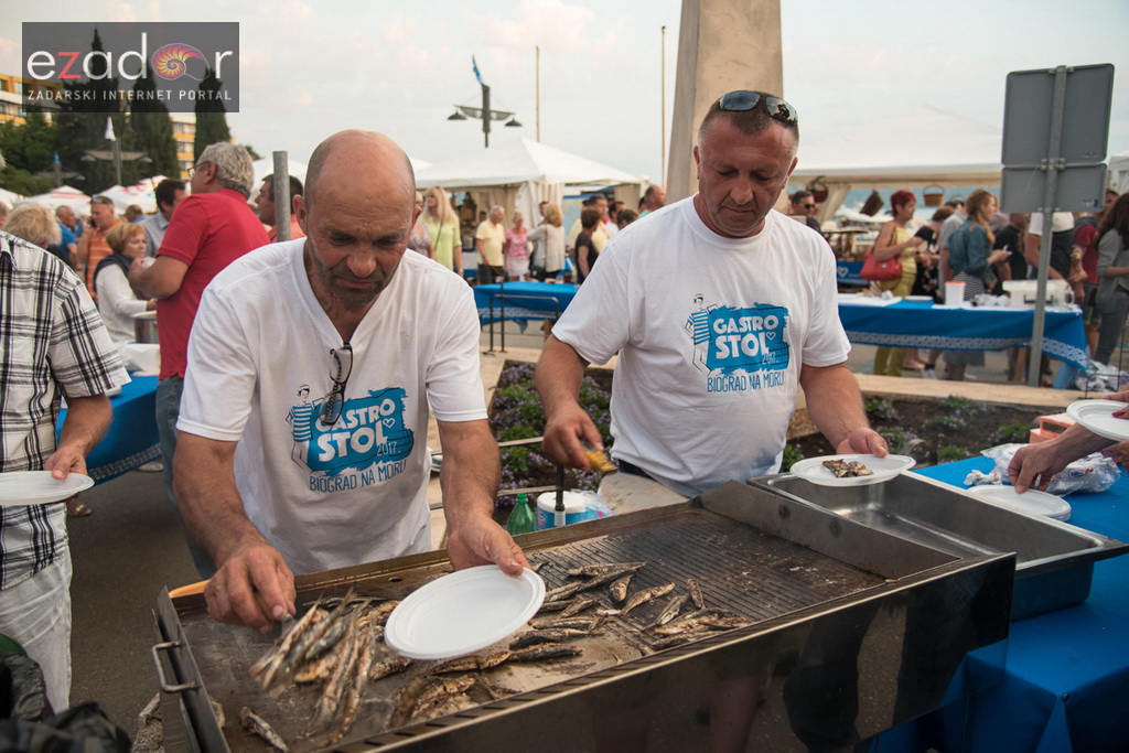 Otvoren 12. biogradski Gastro stol Otvoren 12. biogradski Gastro stol