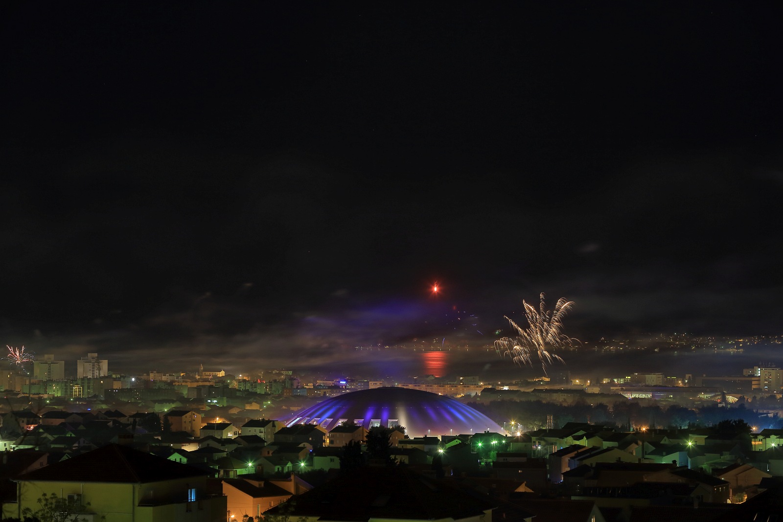 Zadarski doček Nove godine uz veliki vatromet Zadarski doček Nove godine uz veliki vatromet