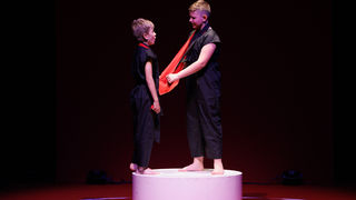 Igrajmo se: Zabranjeno mlađima od 15 strana A