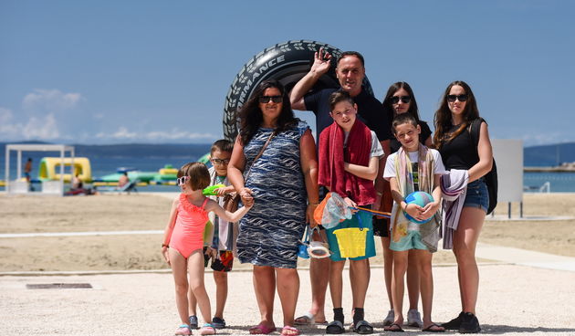 Obitelj Mandić uživa u ljetnim radostima u Zatonu