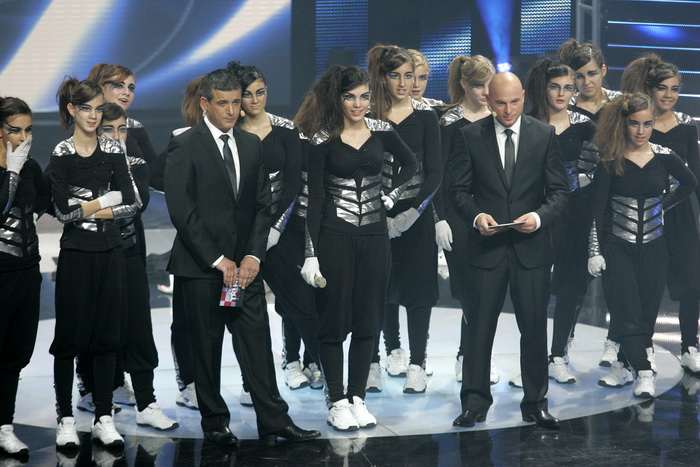 Zagreb, 051110.
Studio 2 Jadran filma, Oporovecka 12. 
Supertalent show Nove TV.
Na slici: natjecatelji sa voditeljima Igorom Mesinom i Reneom Bitorajcem.
Foto: Ranko Suvar / CROPIX