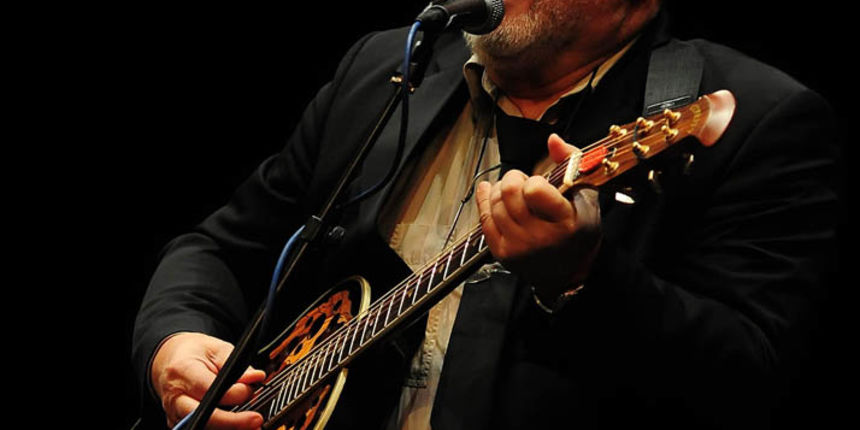 Zadar, 31.1.2012. snimio: Nenad Marčevhumanitarni koncert Bućo i prijateljiDuško Nonković Bućo,gosti: klape Intrade, Lanterna, Kontrada, ženska klapa Barufa i Frane Nonković.Dvorana HNK Zadar