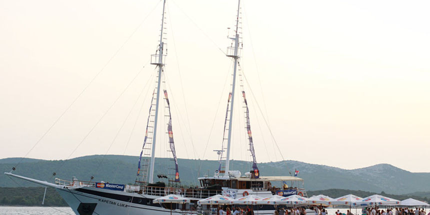 Brod kulture uplovio u Sv. Filip i Jakov, foto: L. Juravic Brod kulture uplovio u Sv. Filip i Jakov, foto: L. Juravic