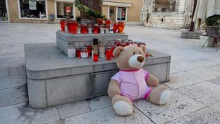 Zadrani zapalili svijeće za dječaka stradalog u zagrebačkoj osnovnoj školi
