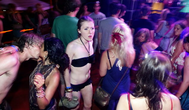 Petrcane, 030709 
Garden festival u Petrcanima kraj Zadra. Zabava uz vrhunske izvodjace klupske glazbe. Pod ovogodisnjim nazivom “A Double Whammy 2009”, zbog svog desetodnevnog, odnosno dva povezana festivalska vikenda The Garden Festival u proteklih je n