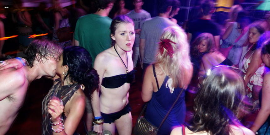 Petrcane, 030709
Garden festival u Petrcanima kraj Zadra. Zabava uz vrhunske izvodjace klupske glazbe. Pod ovogodisnjim nazivom “A Double Whammy 2009”, zbog svog desetodnevnog, odnosno dva povezana festivalska vikenda The Garden Festival u proteklih je n Petrcane, 030709
Garden festival u Petrcanima kraj Zadra. Zabava uz vrhunske izvodjace klupske glazbe. Pod ovogodisnjim nazivom “A Double Whammy 2009”, zbog svog desetodnevnog, odnosno dva povezana festivalska vikenda The Garden Festival u proteklih je n