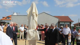 Bibinjci gradišćanskim Hrvatima darovali 1.82 metara visok kip sv. Roka Bibinjci gradišćanskim Hrvatima darovali 1.82 metara visok kip sv. Roka