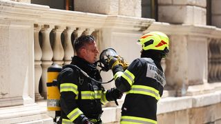 Veliki požar izbio u zgradi na Narodnom trgu Veliki požar izbio u zgradi na Narodnom trgu