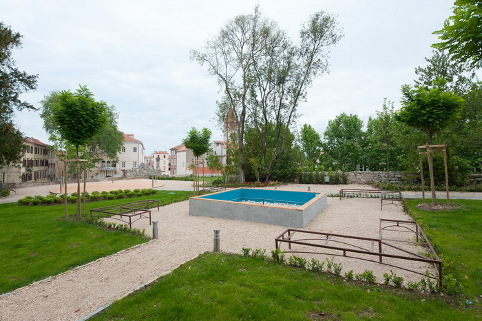 Zadar, 230512.
U subotu se u gradskom parku Kraljice Jelene Madijevke iznad trga Pet bunara nakon visemjesecnih radova i priprema otvara “Lounge & bar Ledana”. “Ledana” je projekt poduzeca “Riva Libruna”, u vlasnistvu Branimira Markova.
Na fotografiji: de Zadar, 230512.
U subotu se u gradskom parku Kraljice Jelene Madijevke iznad trga Pet bunara nakon visemjesecnih radova i priprema otvara “Lounge & bar Ledana”. “Ledana” je projekt poduzeca “Riva Libruna”, u vlasnistvu Branimira Markova.
Na fotografiji: de