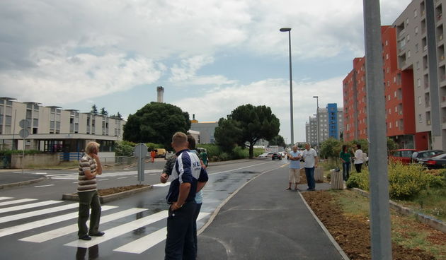Izgradnja kružnog toka na križanju Ulice Benka Benkovića s ulicama Domovinskoga rata i Nikole Tesle, dovršena je i danas je rotor pušten u promet, odnosno otvorena su njegova tri traka, ulice Domovinskog rata i Nikole Tesle.