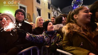 Tisuće Zadrana uživalo na krcatom Narodnom trgu i Tgu Petra Zoranića uz Tomislava Bralića i klapu Intrade Tisuće Zadrana uživalo na krcatom Narodnom trgu i Tgu Petra Zoranića uz Tomislava Bralića i klapu Intrade
