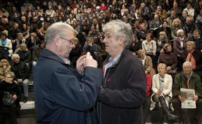 Split, 190313.
MKC Split. 
Poceo je sedmi Pricigin, splitski festival pricanja prica. 
Dodjela cetvrte PriceSTI,  nagrade za najbolju javnu pricu 2012. godine.
Na fotografiji: dr. Petar Filipic i dr. Miroslav Radman.
Foto: Vojko Basic / CROPIX
