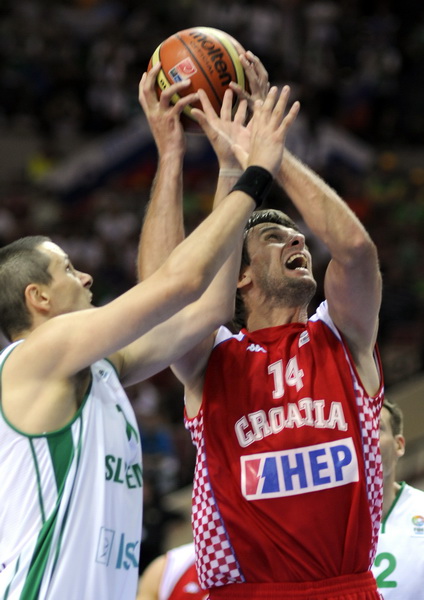 Katowice, 180909.
Dvorana Sport Arena Spodek.
Europsko prvenstvo u kosarci u Poljskoj, cetvrtfinale izmedju Slovenije i Hrvatske.
Na slici: Sandro Nicevic.
Foto: Drago Sopta  / CROPIX