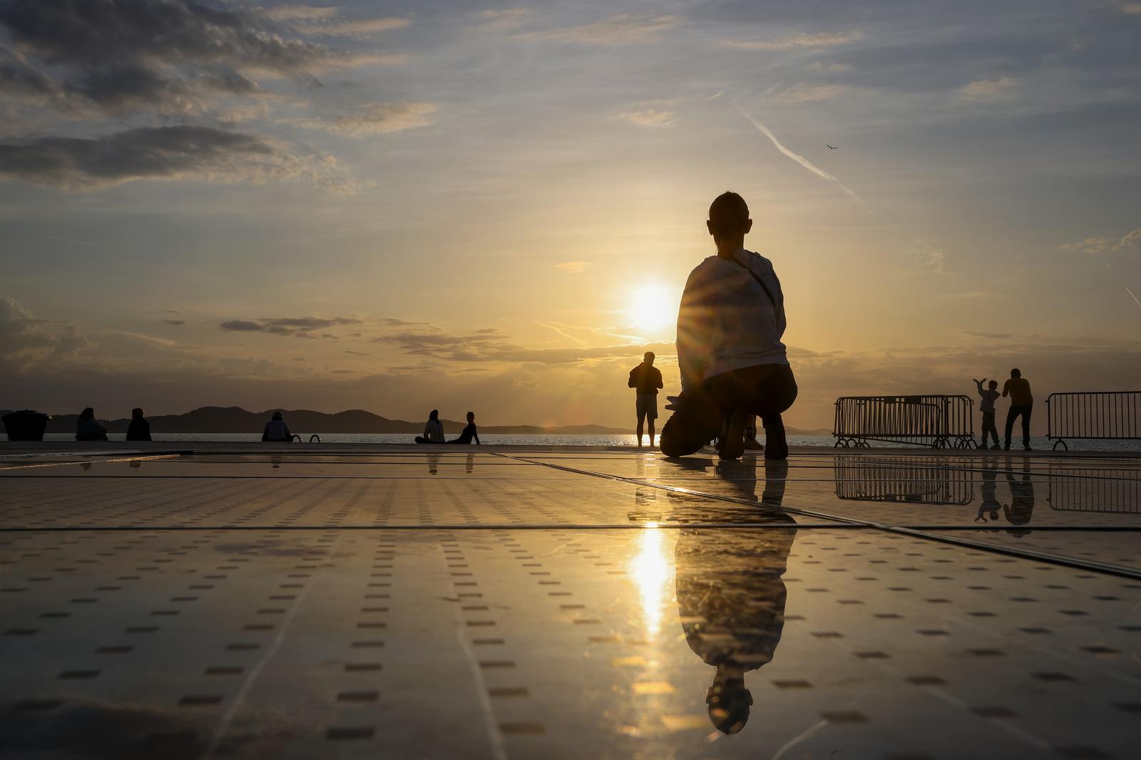 Zadar: Turisti uživaju u zalasku sunca