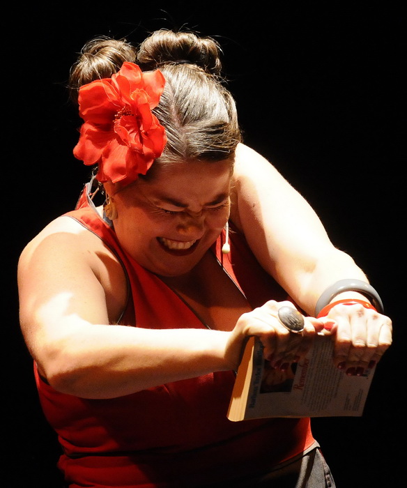 Zagreb, 291011.
Veceras je u staroj tvornici Jedinstvo odrzana jos jedna vecer 7. Festivala novog cirkusa, koji traje od 25.10. do 30.10. Veceras je odrzana cabaret predstava Red room.
Na fotografiji: nastup Betty Brawn.
Foto: Admir Buljubasic / CROPIX Zagreb, 291011.
Veceras je u staroj tvornici Jedinstvo odrzana jos jedna vecer 7. Festivala novog cirkusa, koji traje od 25.10. do 30.10. Veceras je odrzana cabaret predstava Red room.
Na fotografiji: nastup Betty Brawn.
Foto: Admir Buljubasic / CROPIX