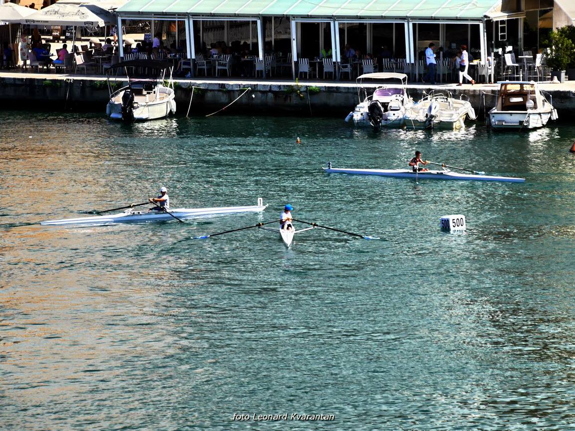 U uvali Jazine održana 3. regata veslačkog mini kupa Dalmacije U uvali Jazine održana 3. regata veslačkog mini kupa Dalmacije