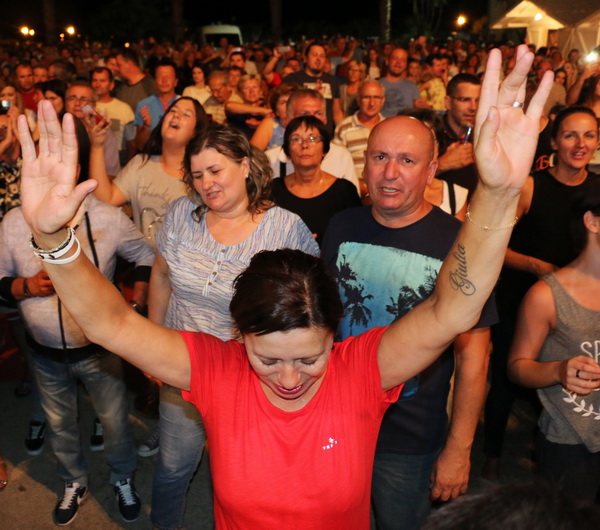 Jasmin Stavros na Viru