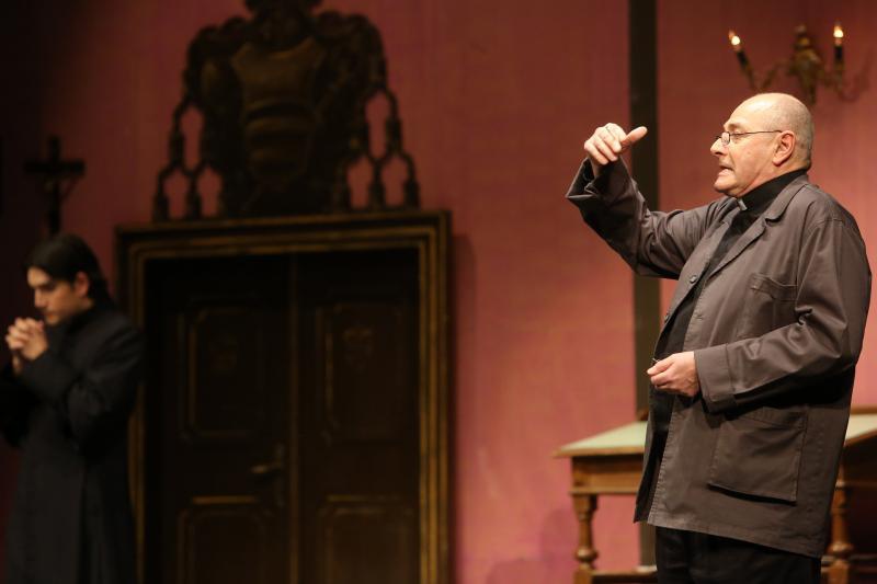 14.01.2014., Zadar – U zadarskoj kazalisnoj kuci gradjani su imali prilike pogledati predstavu “Glorija” Ranka Marinkovica u izvedbi sibenskog HNK. Photo: Filip Brala/PIXSELL 14.01.2014., Zadar – U zadarskoj kazalisnoj kuci gradjani su imali prilike pogledati predstavu “Glorija” Ranka Marinkovica u izvedbi sibenskog HNK. Photo: Filip Brala/PIXSELL