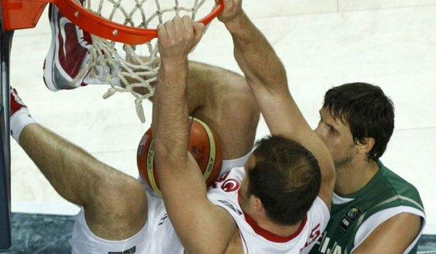 Oguz Savas, Bostjan Nachbar, foto: Reuters