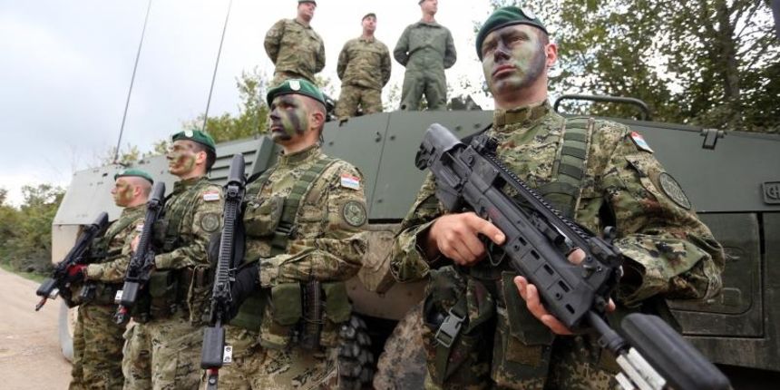 Na vojnom poligonu Eugen Kvaternik odrzava se medjunarodna vojna vjezba Immedaite response 16. Na slunjskom poligonu je 500 vojnika iz 10 zemalja. U cijeloj vojnoj vjezbi koja se paralelno odvija u Hrvatskoj i Sloveniji sudjeluje oko dvije tisuce vojnika