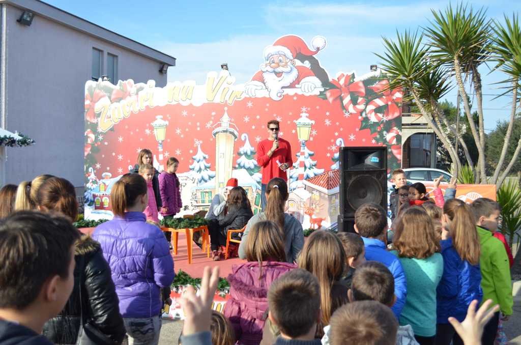 Vir: Druženje virske djece sa Svetim Nikolom Vir: Druženje virske djece sa Svetim Nikolom