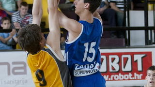 Split, 110513.
Kosarkaska dvorana Gripe.
Polufinalna utakmica Prvenstva Hrvatske za juniore izmedju Splita i Zadra.
Na fotografiji: Jure Peric i Josip Jukic.
Foto: Vojko Basic / CROPIX